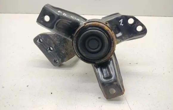 KIA Sportage Engine mount bracket 218152Y600 218234T000