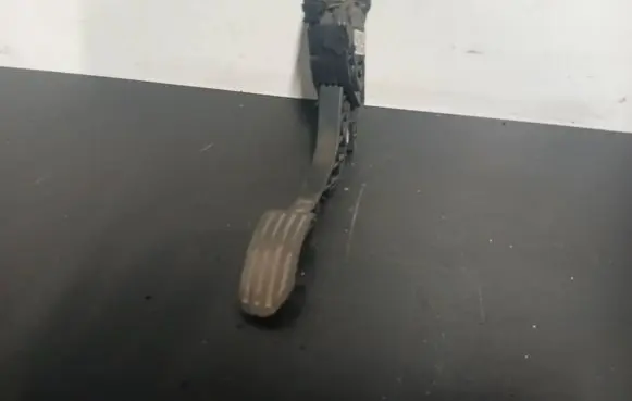 Volvo S80 Accelerator throttle pedal 6G929F836BD