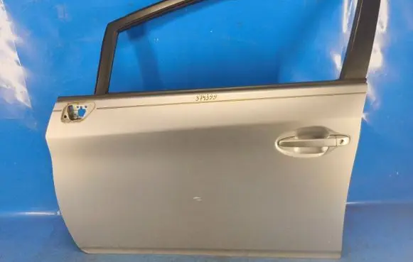 Toyota Prius (XW30) Front door 6700247080