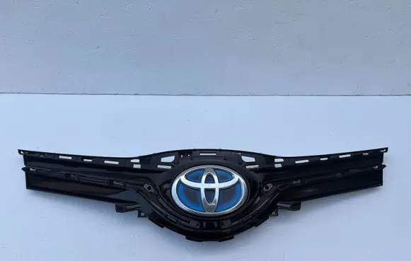 Toyota Yaris Front bumper upper radiator grill 531010D650 531110D800