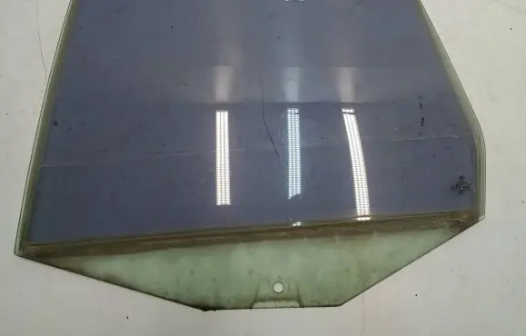Volkswagen Jetta V Front triangle window/glass E000266 43R004584
