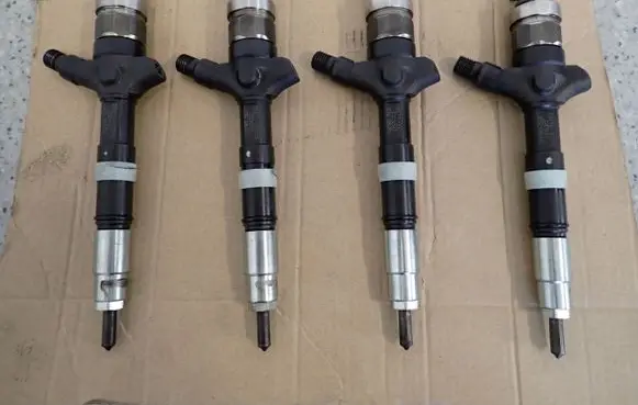 Toyota Avensis T250 Fuel injector 
