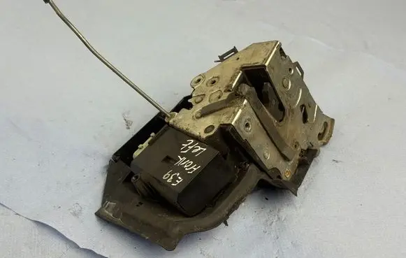 BMW 5 E39 Front door lock