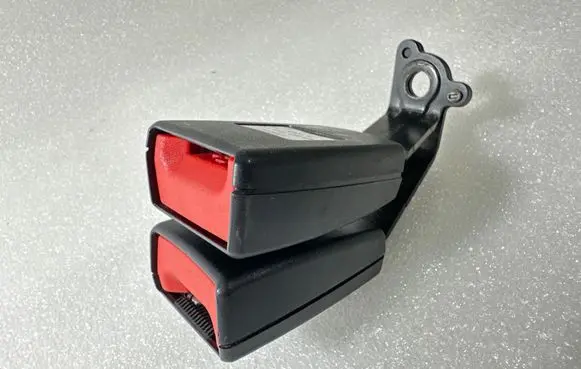 Audi A8 S8 D3 4E Middle seatbelt buckle (rear) 4E0857739A