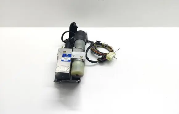 BMW 5 E60 E61 Tailgate hydraulic pump motor 7111867 018227 HB70401002