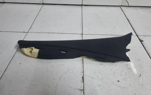 BMW 5 E60 E61 (C) pillar trim 7049901 52001600
