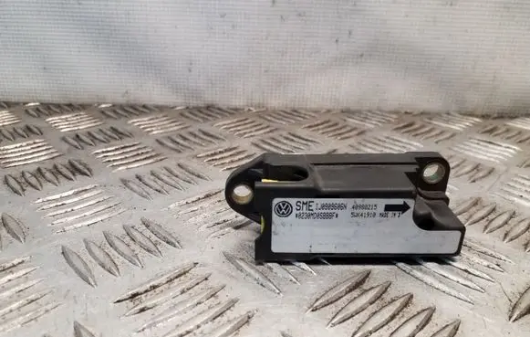 Volkswagen PASSAT B5 Airbag deployment crash/impact sensor 1J0909606N