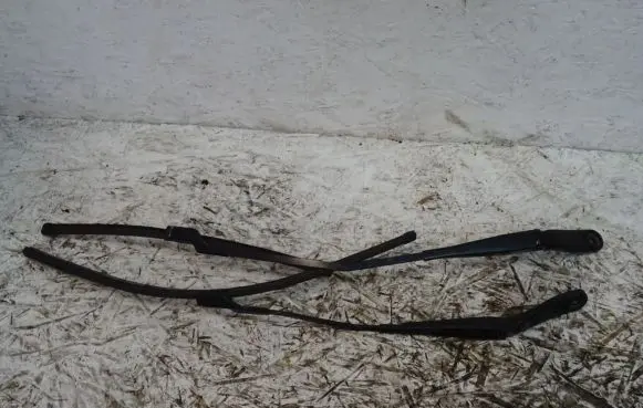 Volvo V40 Front wiper blade arm