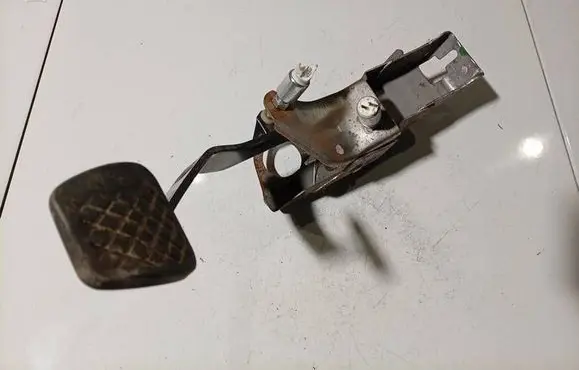 Honda FR-V Brake pedal