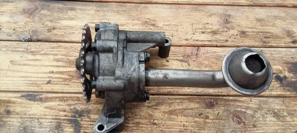 Volkswagen Golf III Oil pump 06A115105B 6708151074