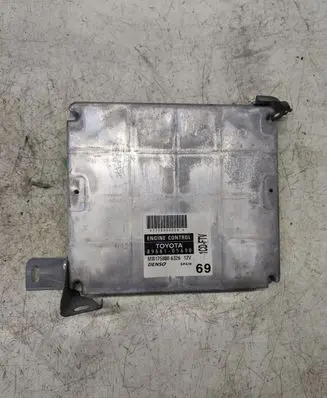 Toyota Avensis T250 Engine control unit/module 8966105690