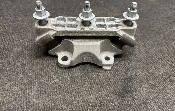 Jeep Grand Cherokee WL Gearbox mount 68375820AB 22035