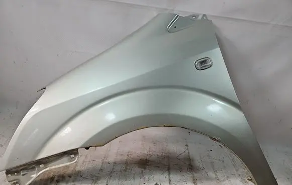 Toyota Corolla Verso AR10 Fender