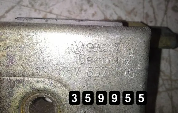 Volkswagen PASSAT B3 Front door lock 357837016