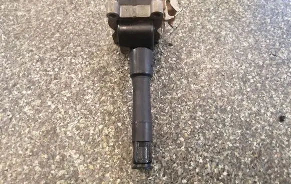 BMW 7 E38 High voltage ignition coil 1703359
