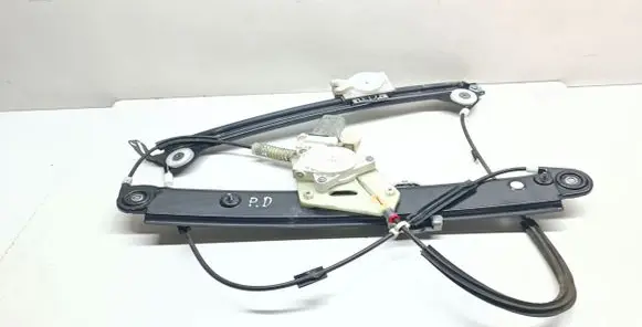 BMW 1 E82 E88 Front door window regulator with motor 7286142