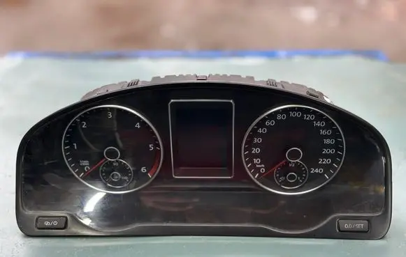 Volkswagen Multivan T5 Speedometer (instrument cluster) 7E0920880J VDD02404 1419013370
