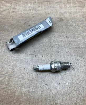 Renault Clio I Spark plug 7701366087