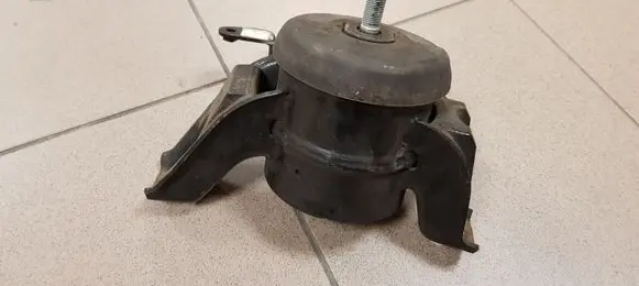 Engine mount bracket