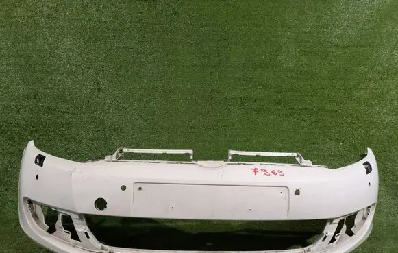 Volkswagen Golf VI Front bumper 