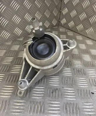 Mercedes-Benz C W206 Engine mount bracket 