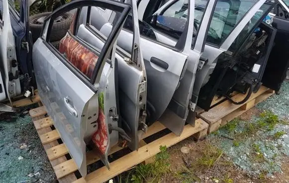 Citroen Xsara Picasso Front door sidabrinis