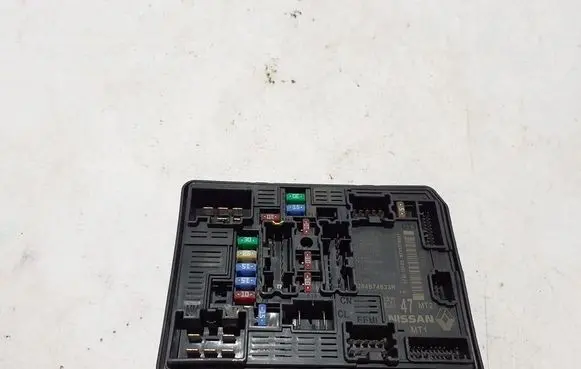Renault Clio V Fuse module 284B74633R