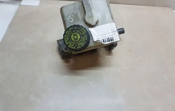Volvo S60 Brake fluid reservoir 