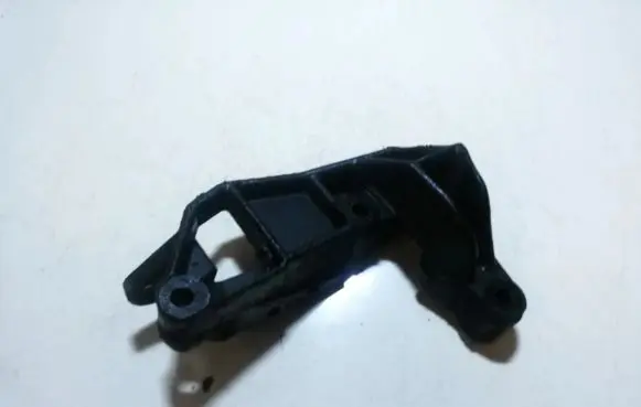 Opel Zafira A Engine mounting bracket 90538558