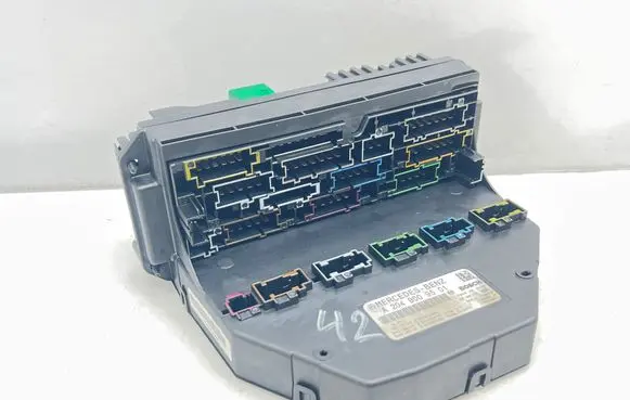 Mercedes-Benz C W204 Fuse module A2049009501 A2044423700 A2045459601