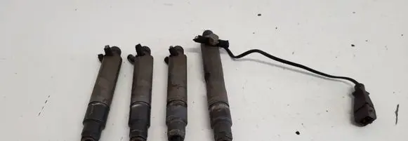 Volkswagen PASSAT B5 Fuel injectors set 028130201S