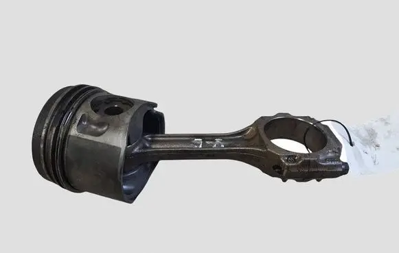 Volkswagen Multivan T4 Piston with connecting rod