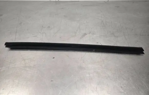 Mercedes-Benz E W214 Front door glass trim molding A2147250600