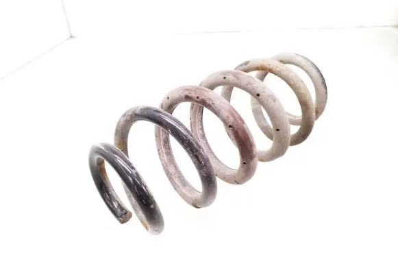 Toyota RAV 4 (XA40) Rear coil spring