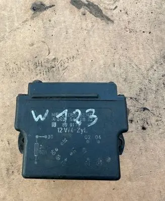Mercedes-Benz C W203 Glow plug pre-heat relay 0025450832