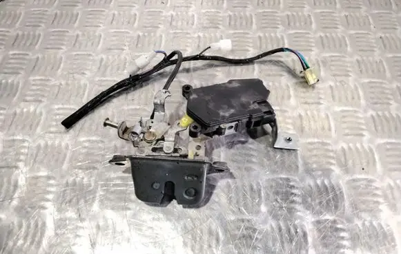 Subaru Impreza I Tailgate/trunk/boot lock/catch/latch