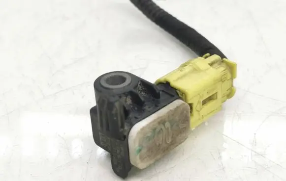 Nissan Leaf I (ZE0) Airbag deployment crash/impact sensor 985813JA0A 130626 0893