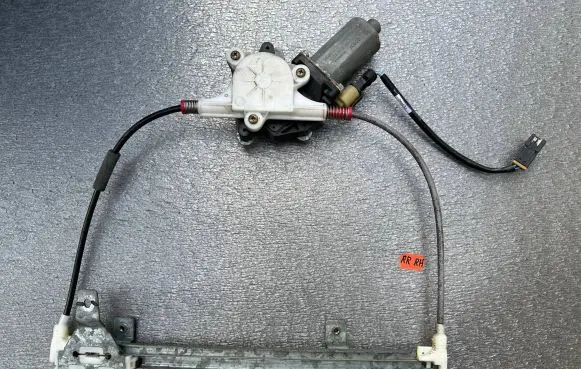 Nissan Terrano Rear door window regulator with motor 827002X400