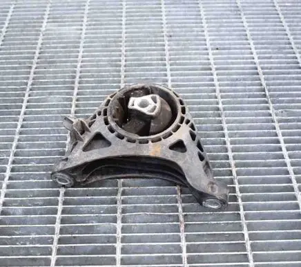 Opel Insignia A Engine mount bracket 13227769