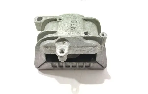 Volkswagen Touran I Engine mount bracket 1K0199262