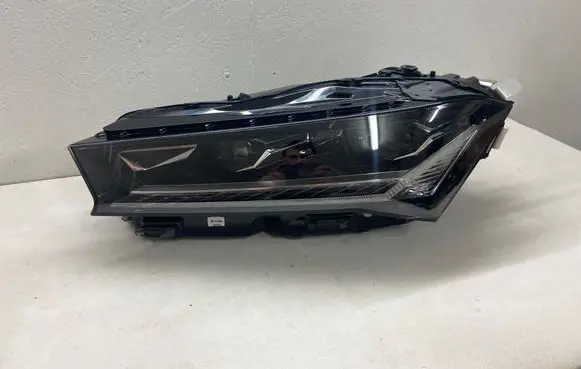 Skoda Superb B9 Headlight/headlamp 3P1941015B LF77309