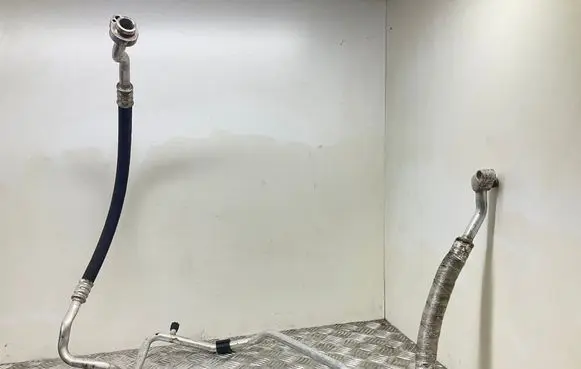 Audi Q3 8U Air conditioning (A/C) pipe/hose 8U0820743C