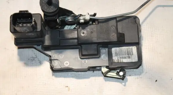 Volvo XC70 Rear door lock 30699758