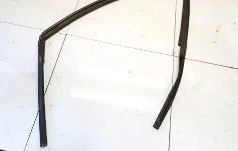Opel Antara Rubber seal front coupe door 