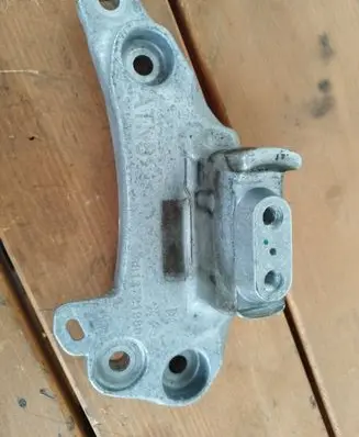 Citroen DS7 Crossback Gearbox mounting bracket 9813721980