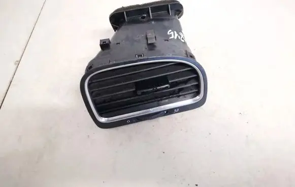 Volkswagen Golf VI Dash center air vent grill 5k0819704 5k0819710