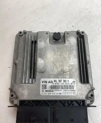 Volkswagen PASSAT B8 Engine control unit/module 04L907309M