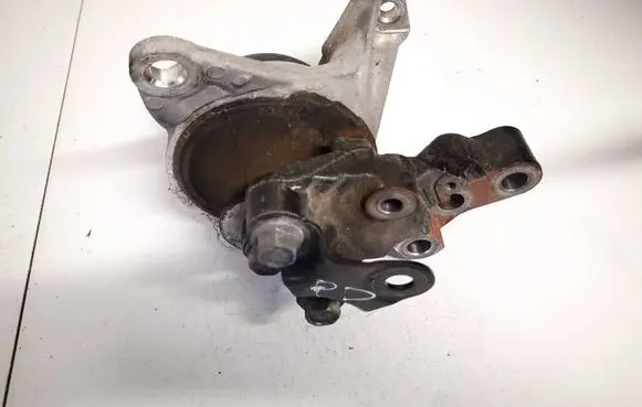 Engine mount bracket