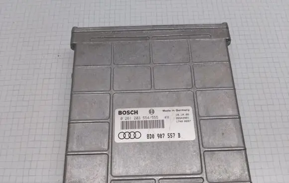 Audi A4 S4 B5 8D Engine control unit/module 8D0907557B 0261203554 0261203555