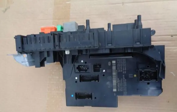 Mercedes-Benz AMG GT R190 C190 Fuse module A1909063700 1909063700